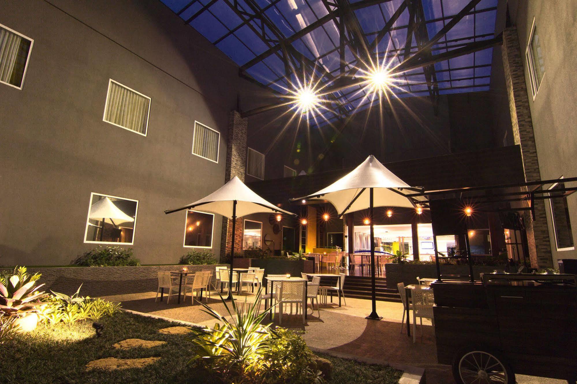 Bonnet Hotel Σουραμπάγια Εξωτερικό φωτογραφία